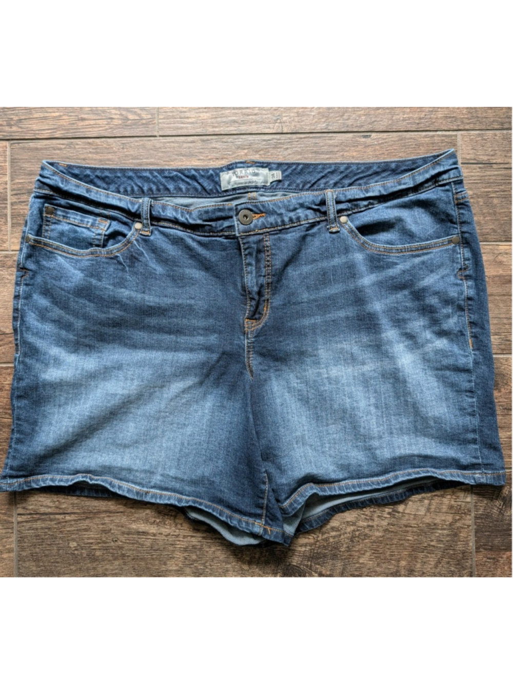 Torrid Size 24 Denim Stretch Jean Shorts 6" Inseam Dark/Medium Wash